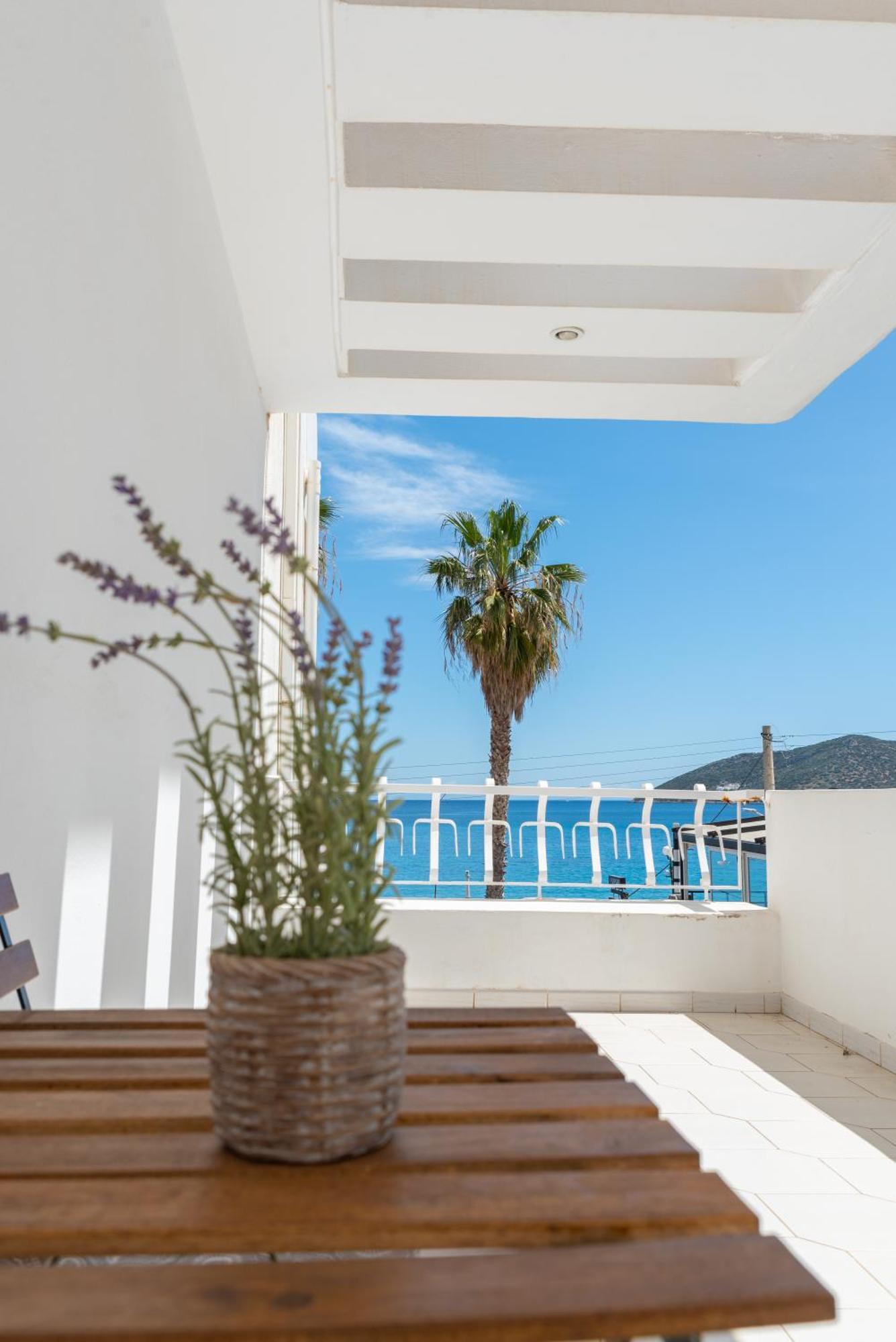 Bluehouse Apartment Porto Rafti Exterior photo